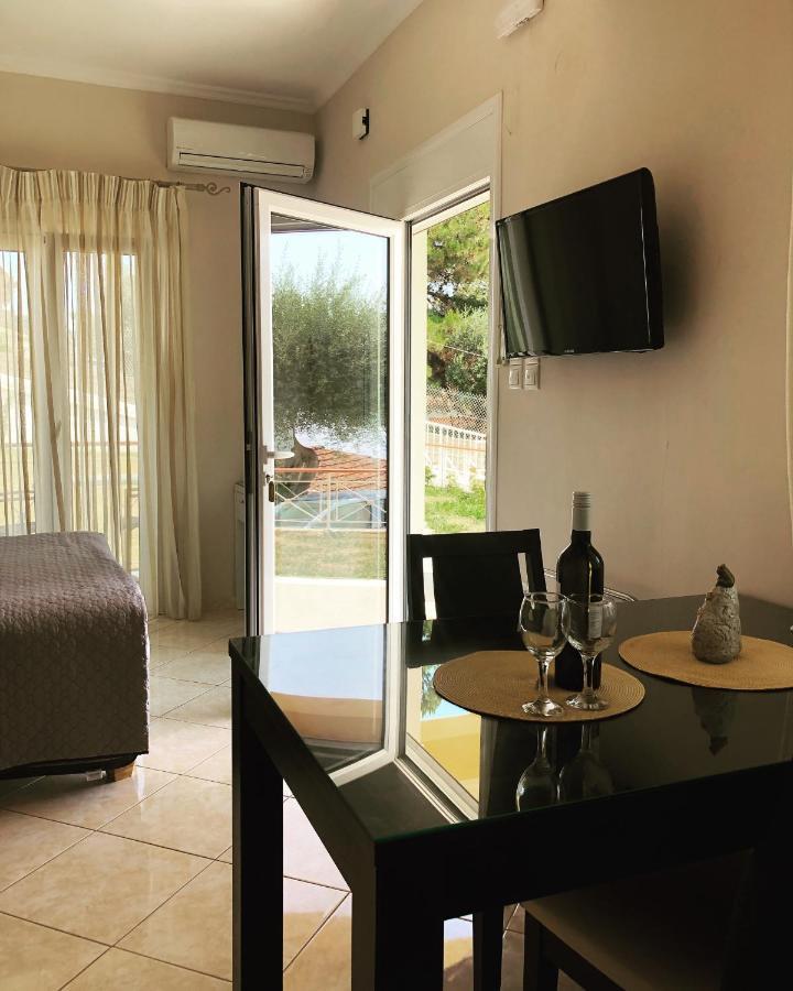 Brentanos Apartments - A - View Of Paradise Gastouri  Extérieur photo