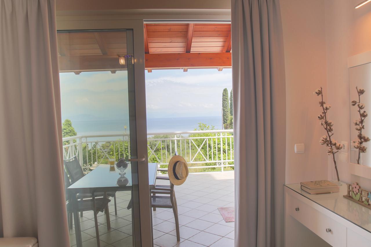 Brentanos Apartments - A - View Of Paradise Gastouri  Extérieur photo