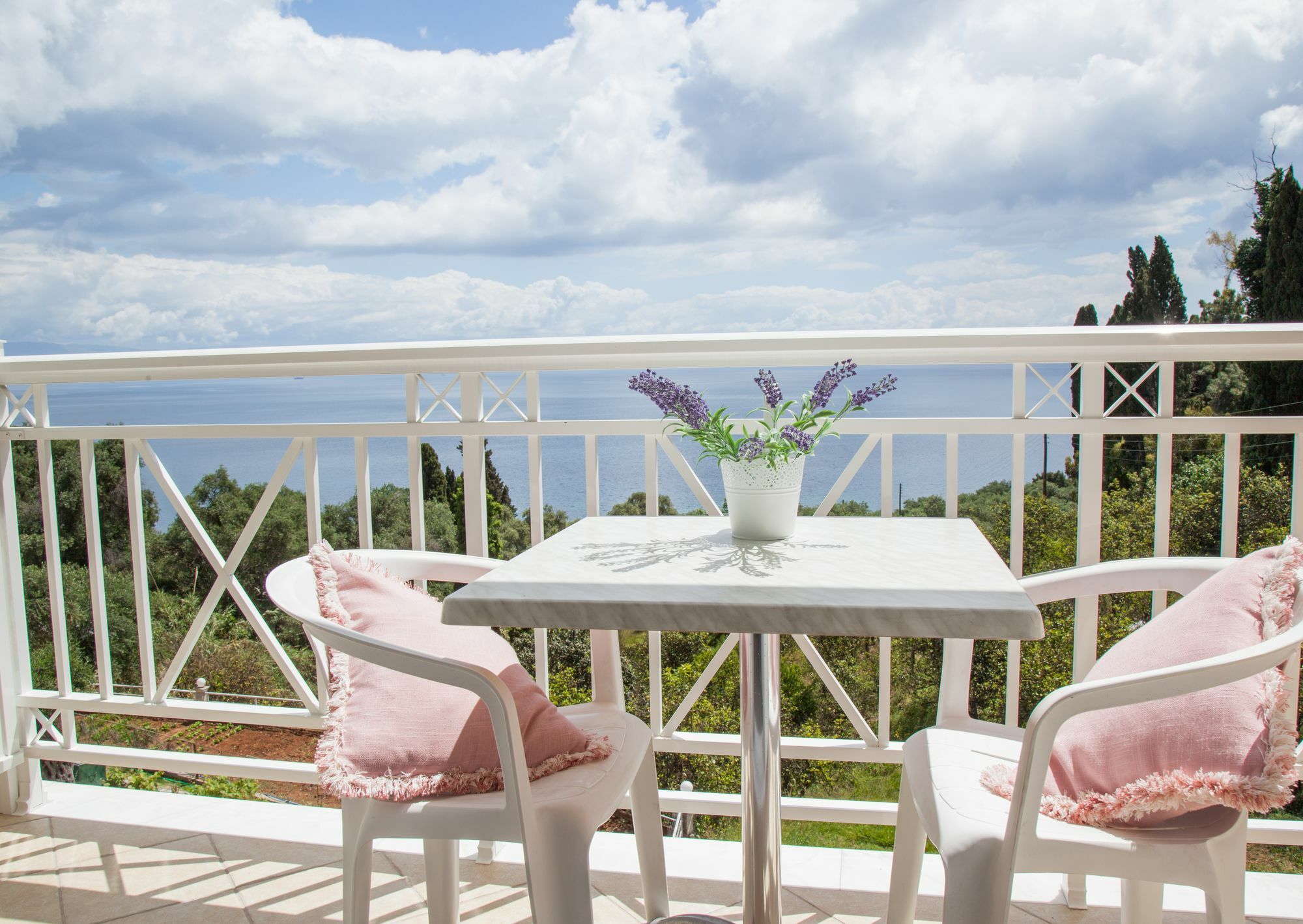Brentanos Apartments - A - View Of Paradise Gastouri  Extérieur photo